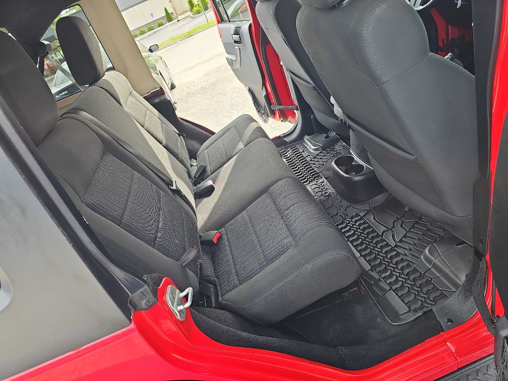 2011 Jeep Wrangler Unlimited Image 26