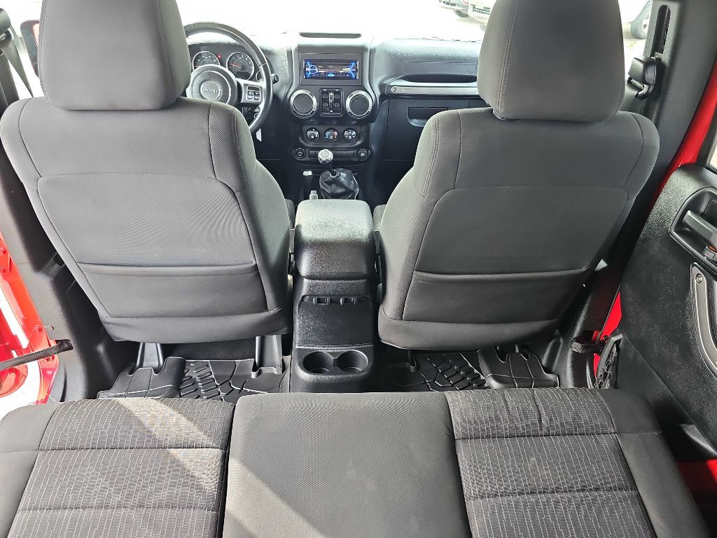 2011 Jeep Wrangler Unlimited Image 28