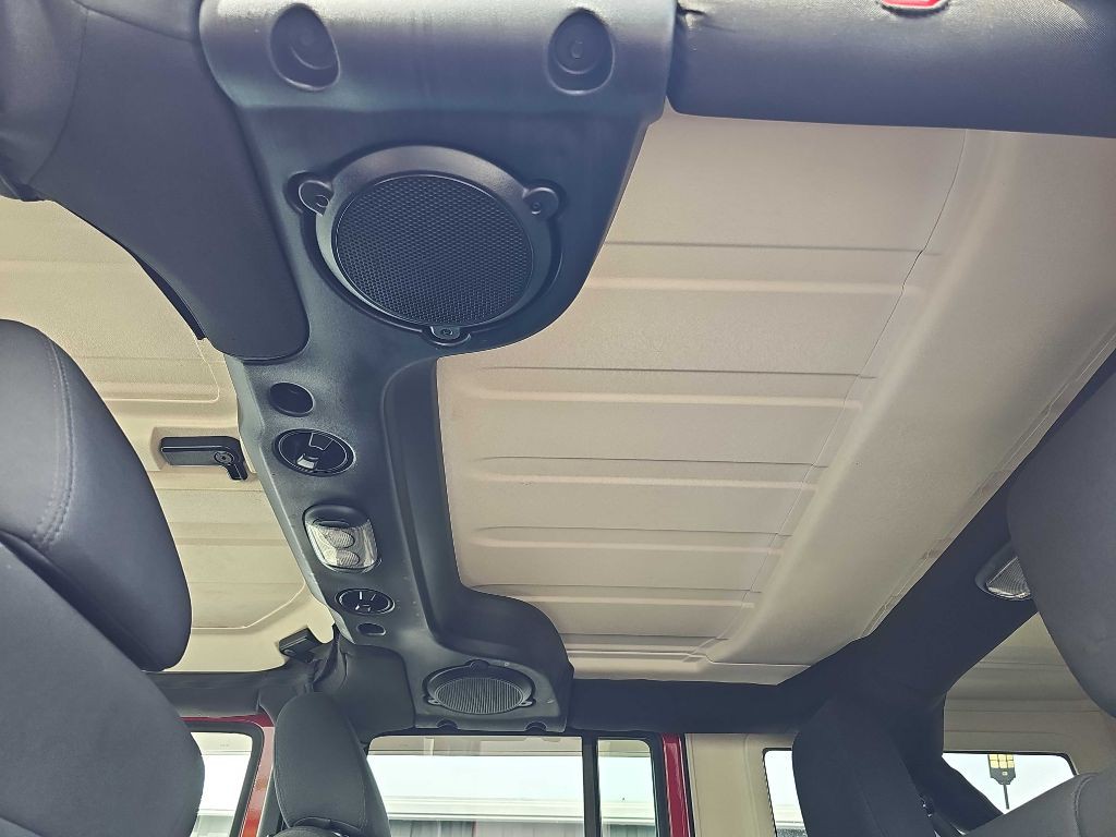 2011 Jeep Wrangler Unlimited Image 32