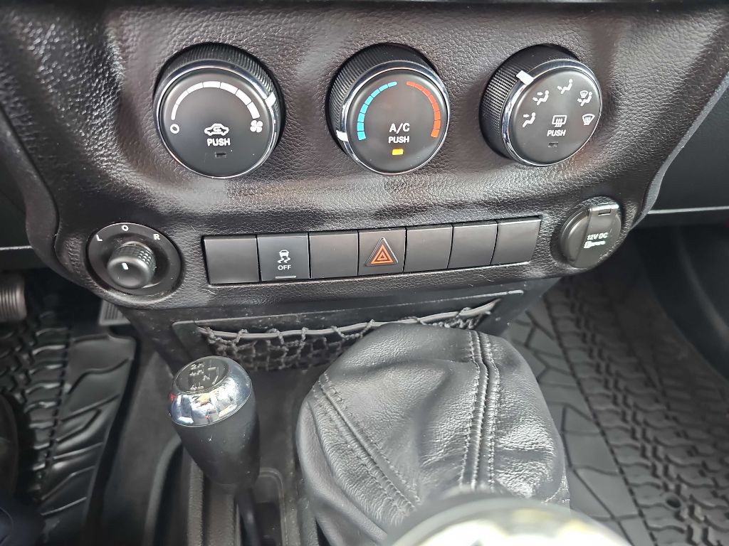 2011 Jeep Wrangler Unlimited Image 43