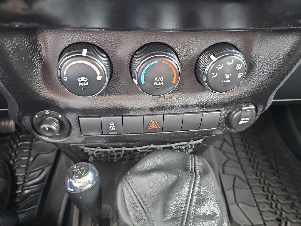 2011 Jeep Wrangler Unlimited Image 44