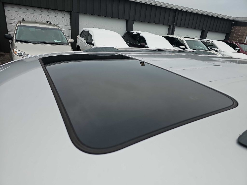 2011 Jeep Grand Cherokee Image 16