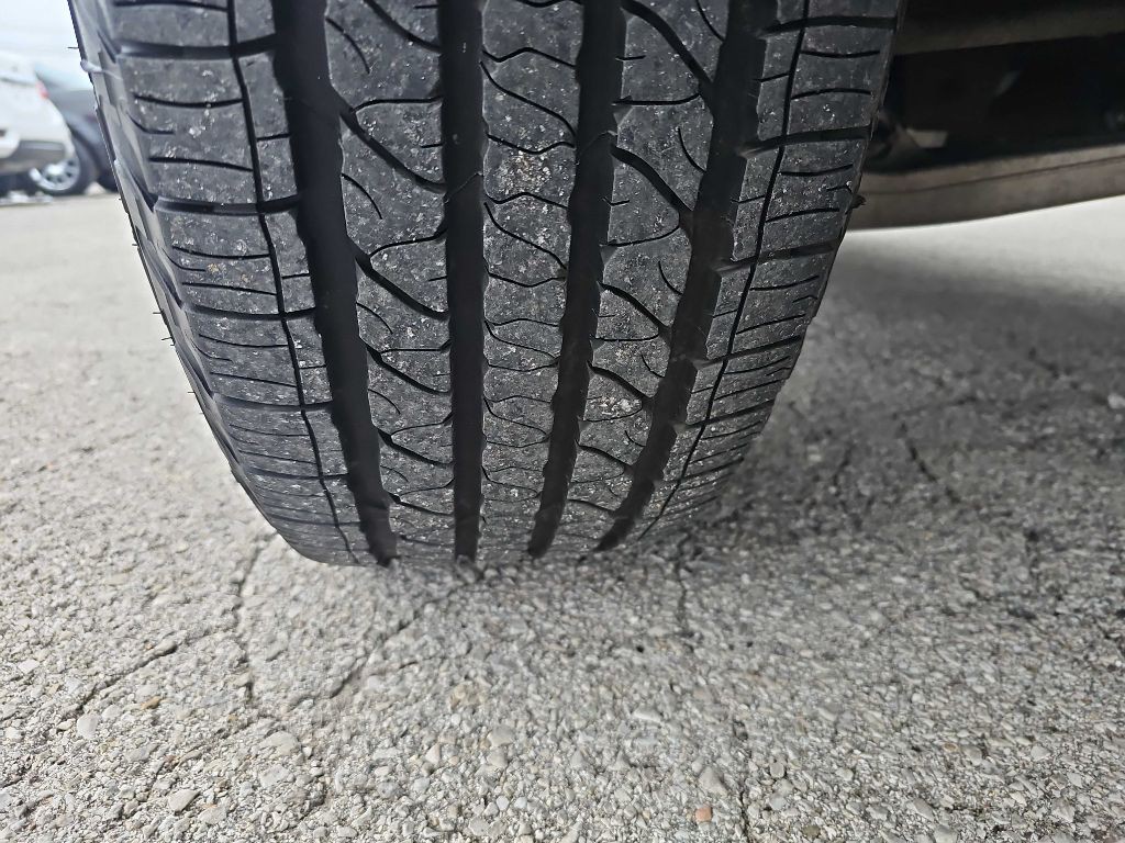 2011 Jeep Grand Cherokee Image 21