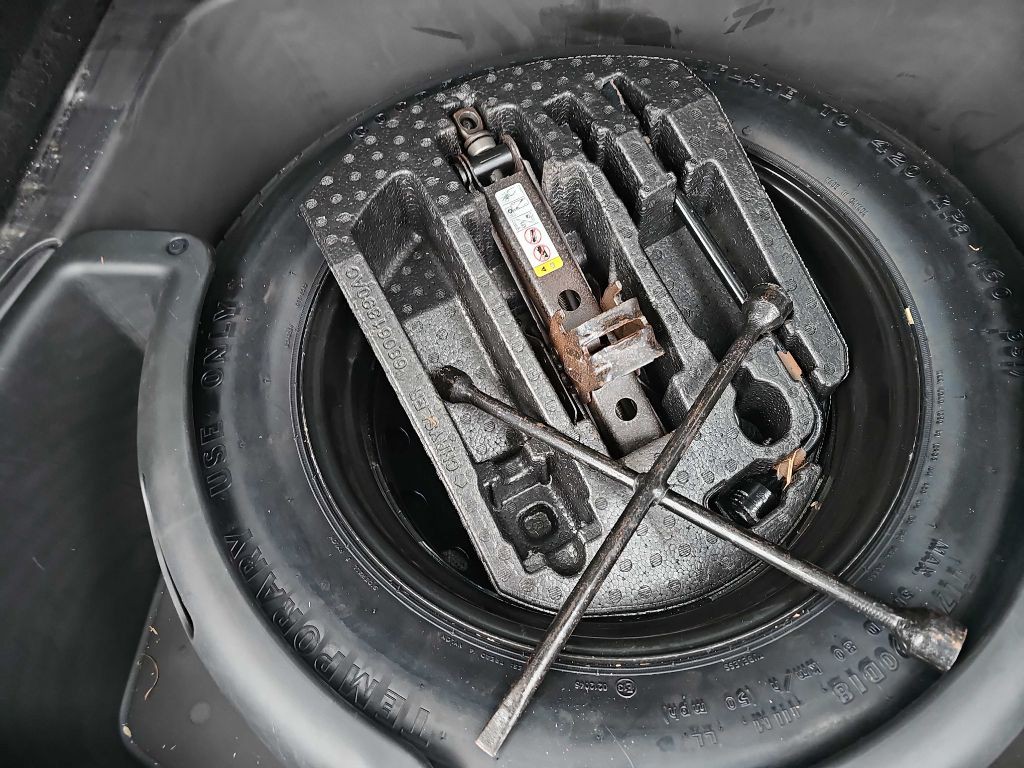 2011 Jeep Grand Cherokee Image 38