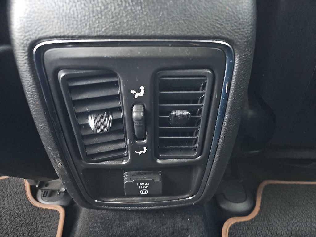 2011 Jeep Grand Cherokee Image 39