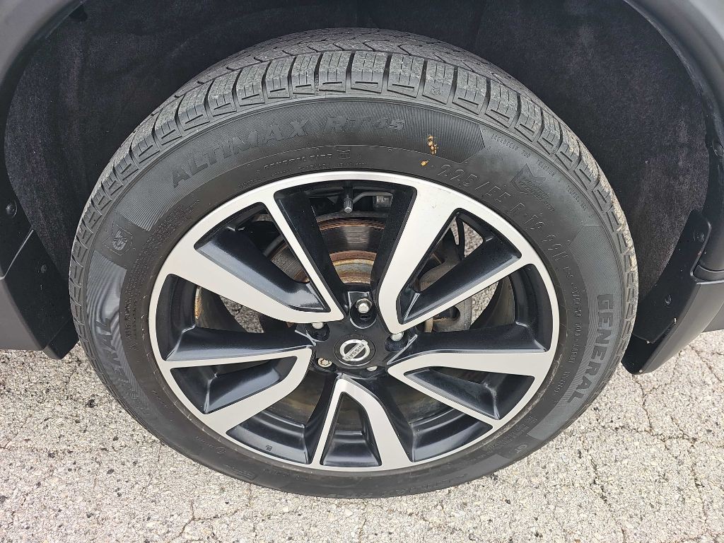 2019 Nissan Rogue Image 16