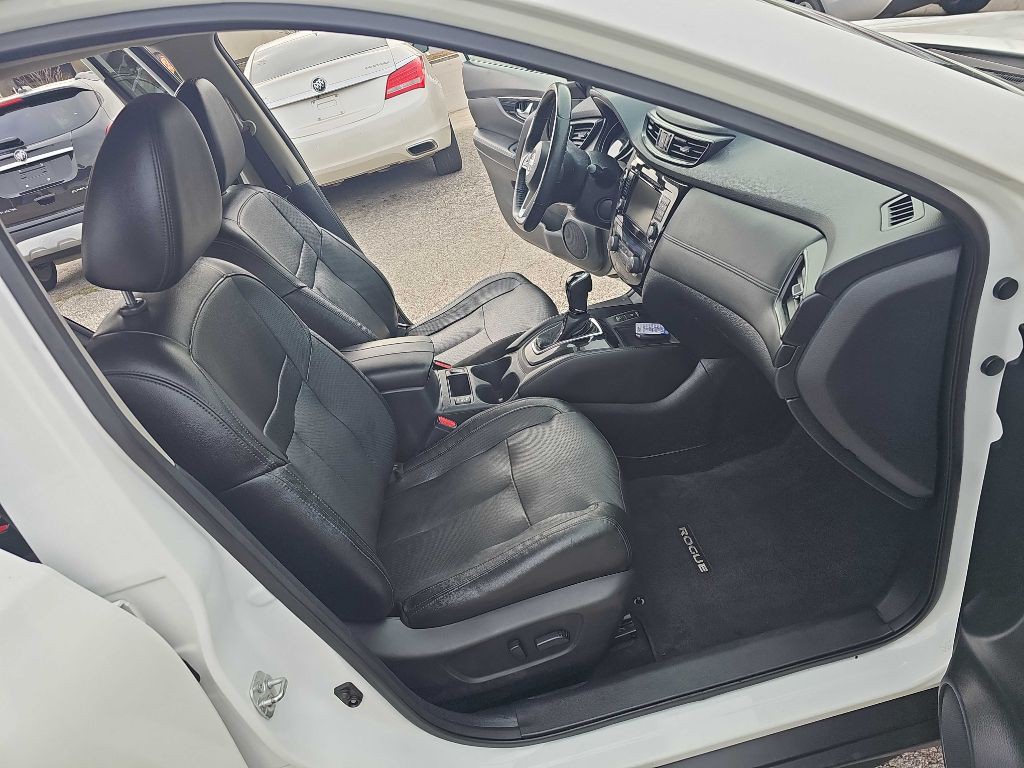 2019 Nissan Rogue Image 24