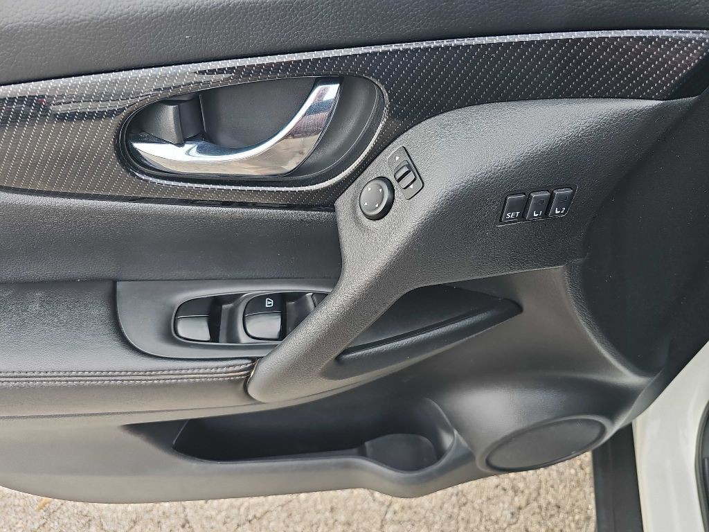 2019 Nissan Rogue Image 34