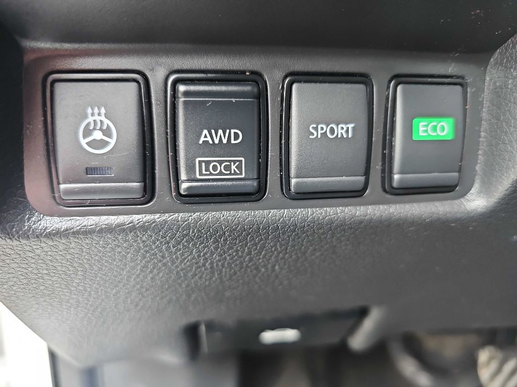 2019 Nissan Rogue Image 40