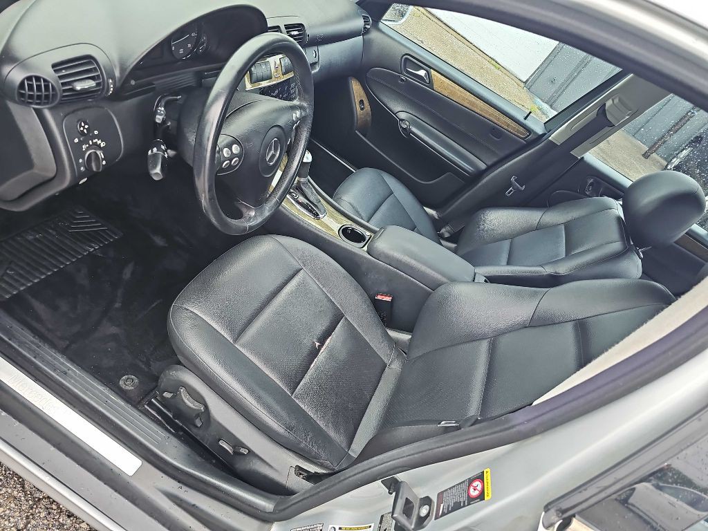 2007 Mercedes-Benz C-Class Image 24