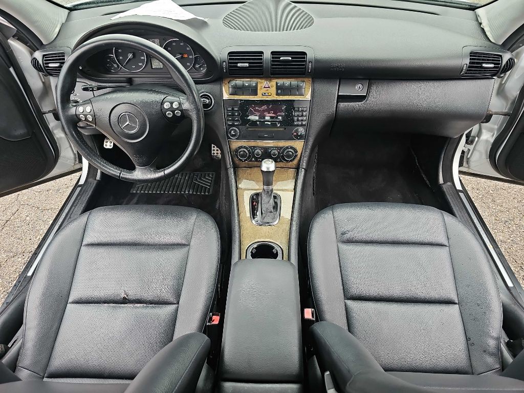 2007 Mercedes-Benz C-Class Image 32