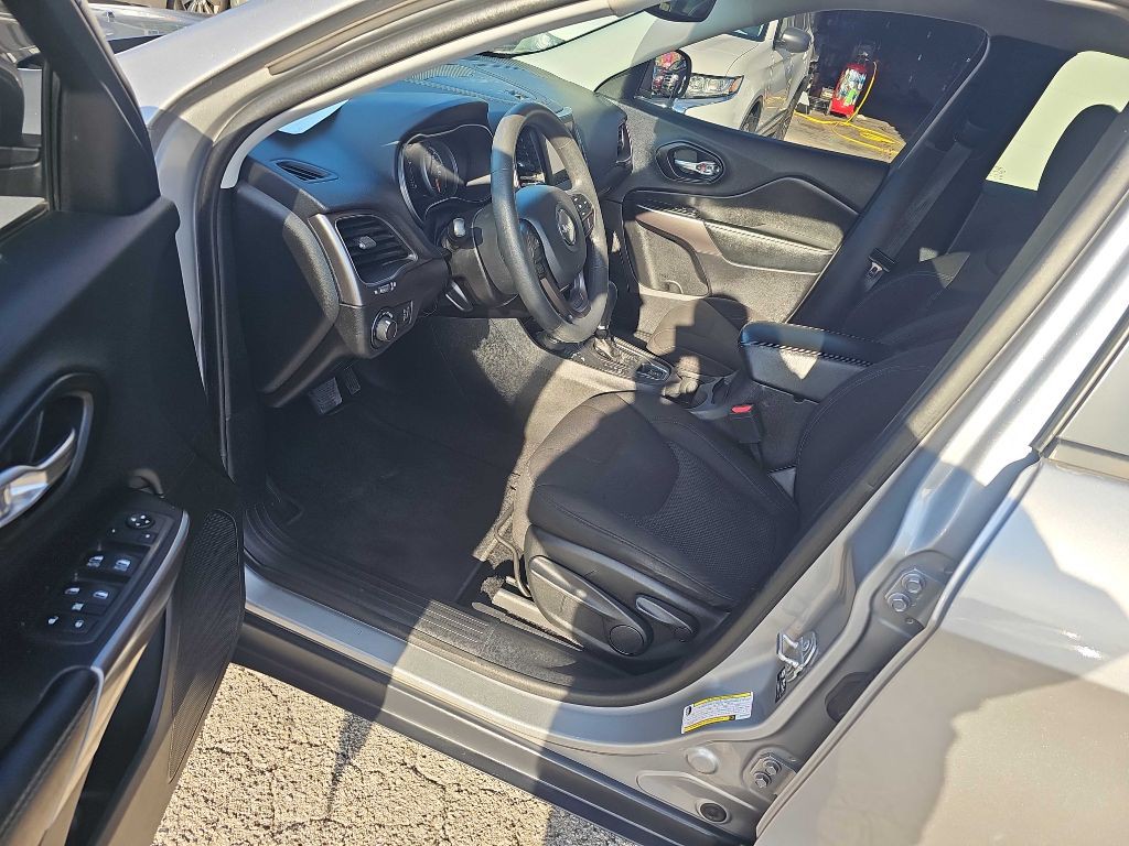 2021 Jeep Cherokee Image 25