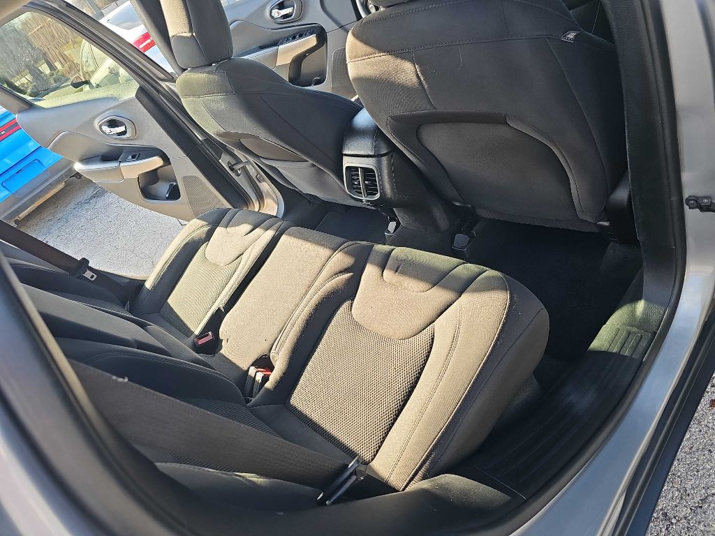 2021 Jeep Cherokee Image 30