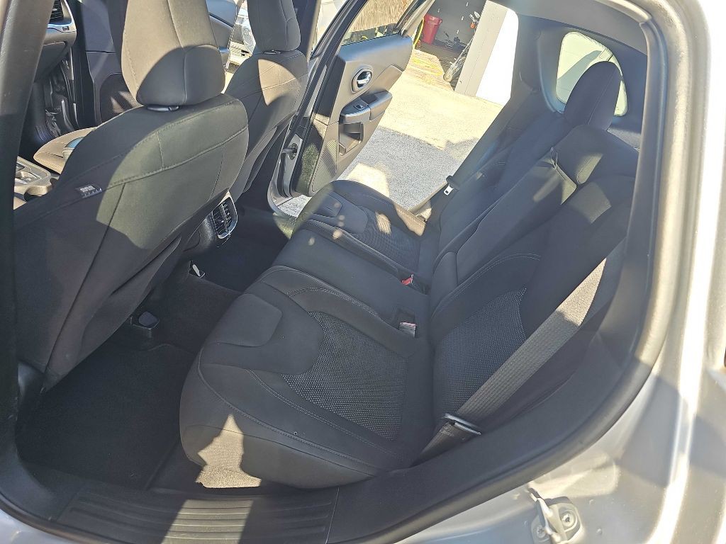 2021 Jeep Cherokee Image 32