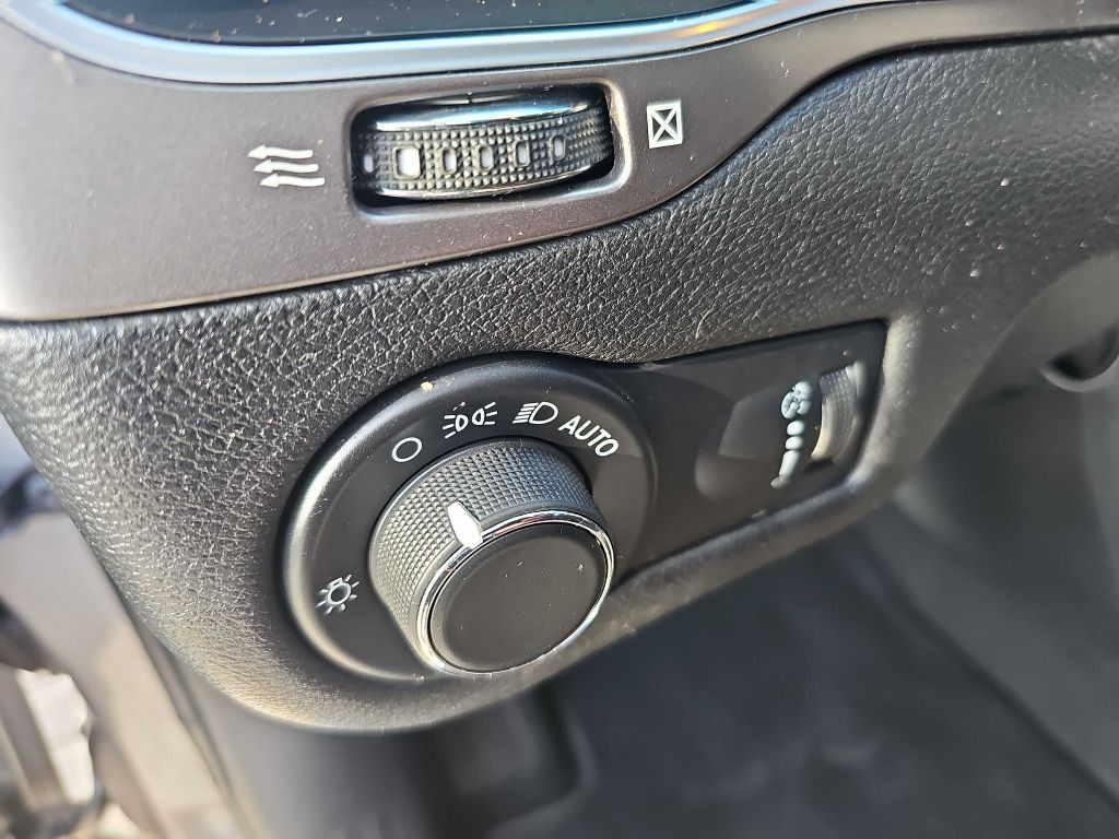 2021 Jeep Cherokee Image 40