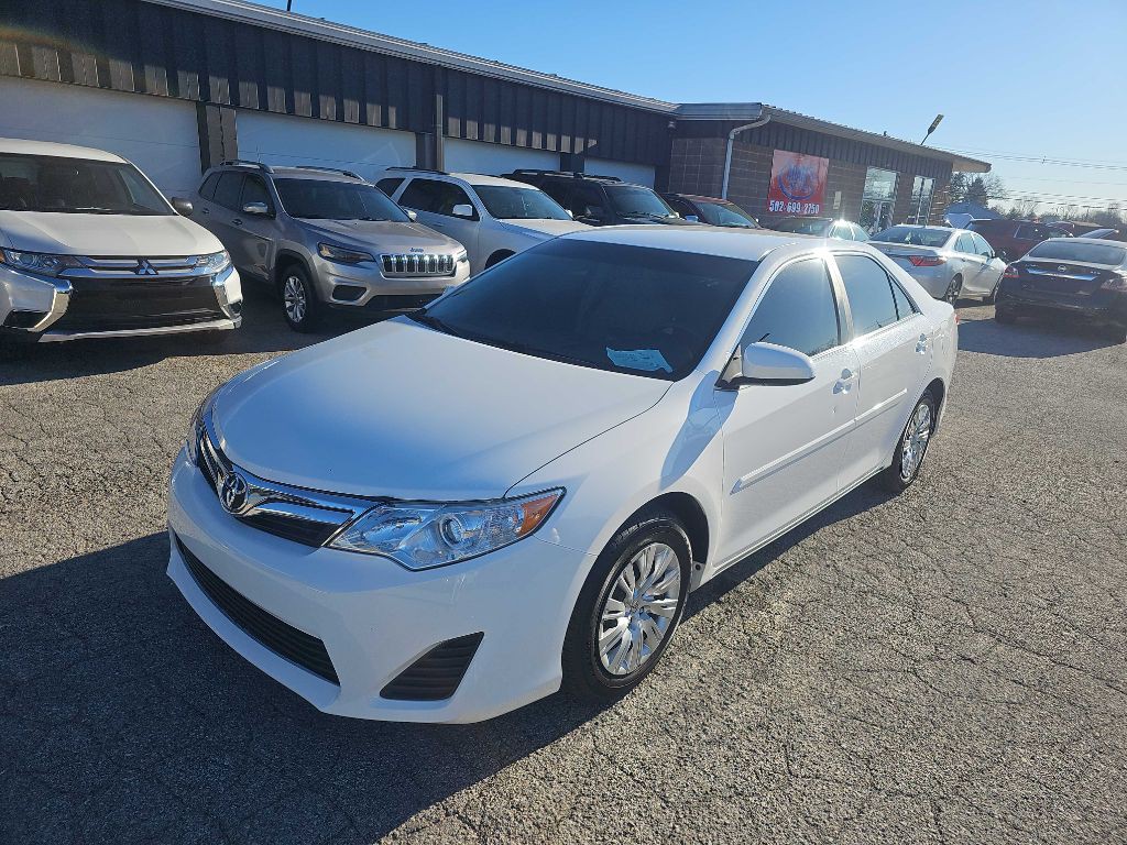 2013 Toyota Camry Image 2