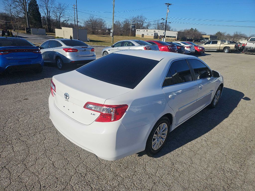 2013 Toyota Camry Image 10