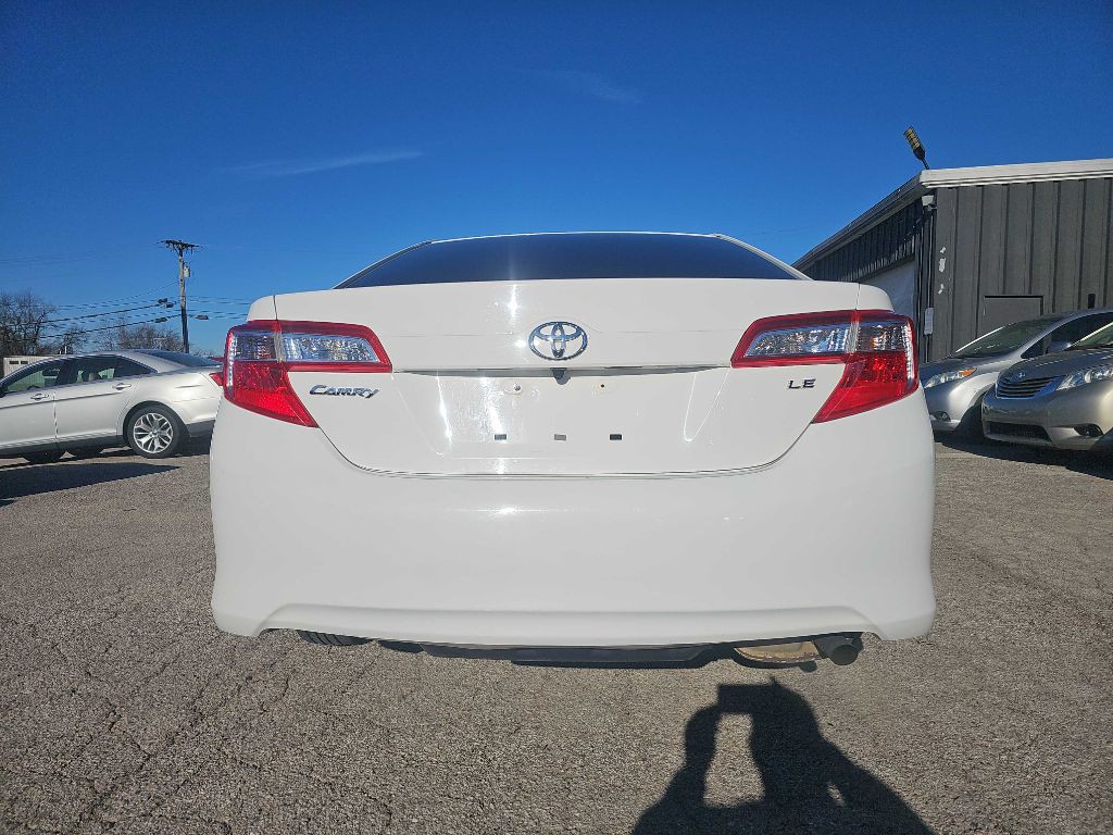 2013 Toyota Camry Image 11