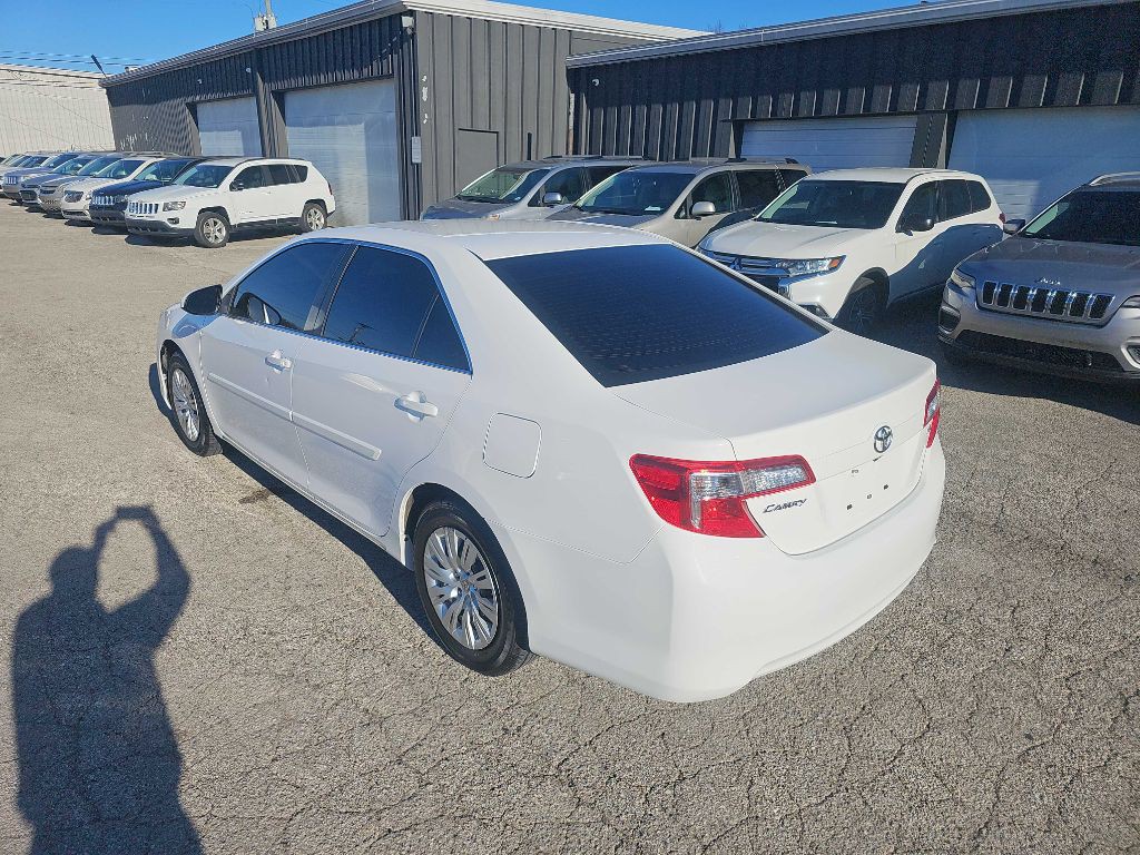 2013 Toyota Camry Image 14