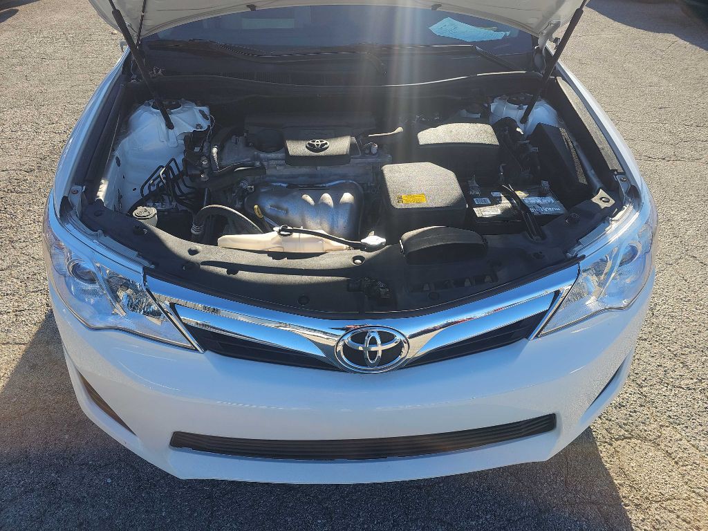 2013 Toyota Camry Image 20