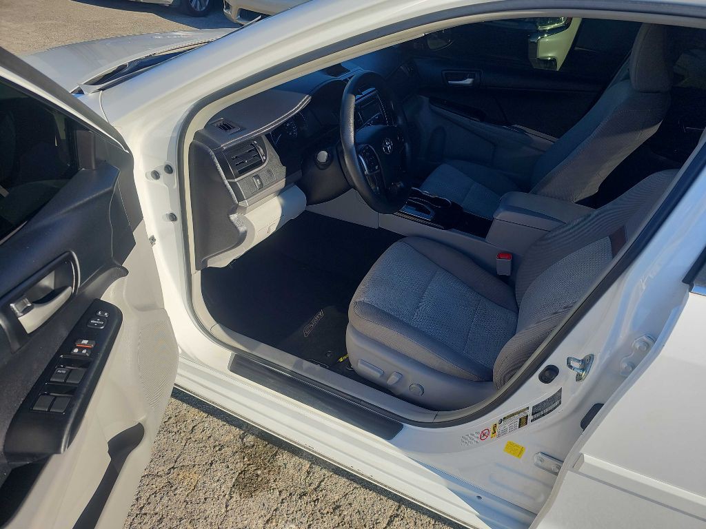 2013 Toyota Camry Image 22