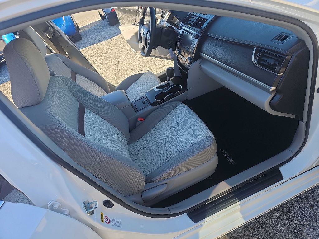 2013 Toyota Camry Image 24