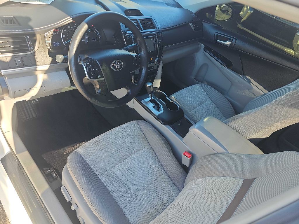 2013 Toyota Camry Image 25