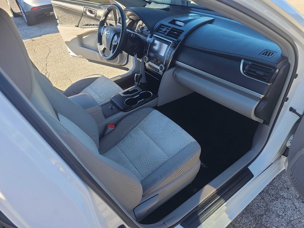 2013 Toyota Camry Image 26