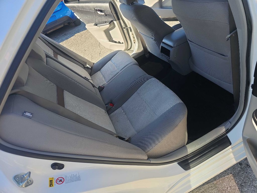 2013 Toyota Camry Image 28
