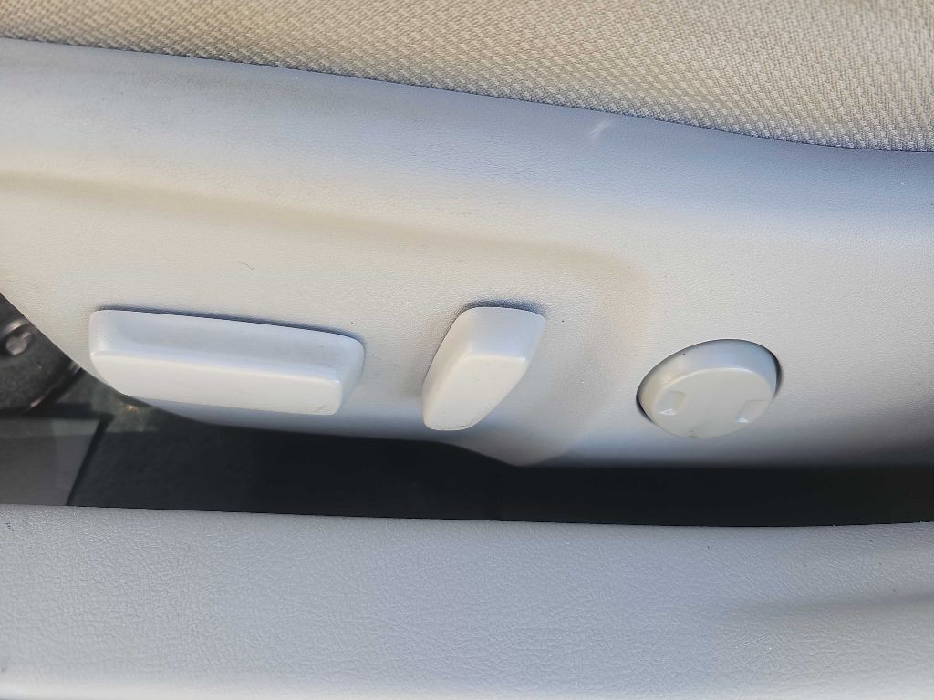 2013 Toyota Camry Image 31