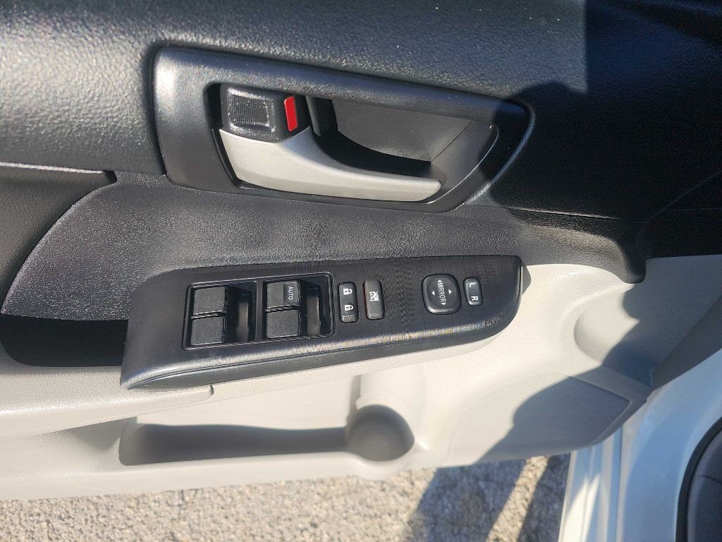 2013 Toyota Camry Image 32