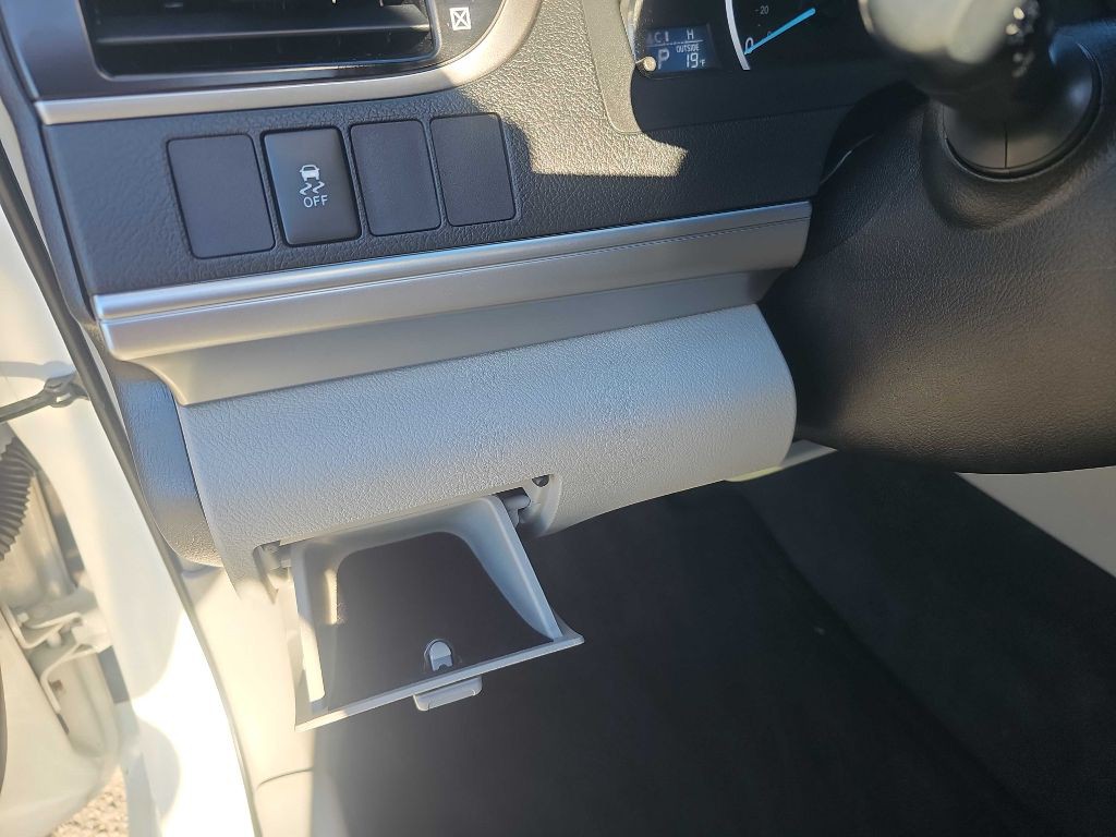 2013 Toyota Camry Image 35