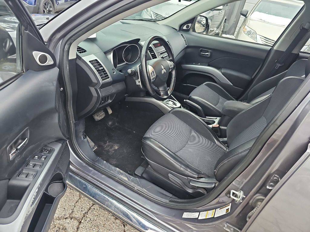 2009 Mitsubishi Outlander Image 16