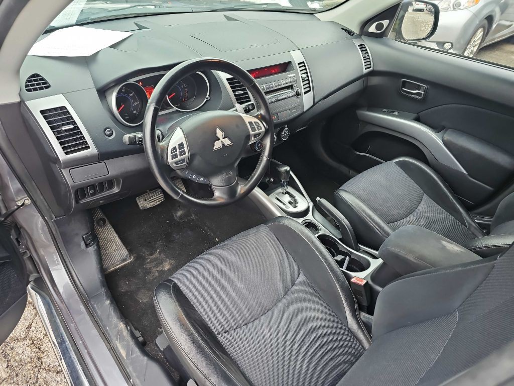 2009 Mitsubishi Outlander Image 17