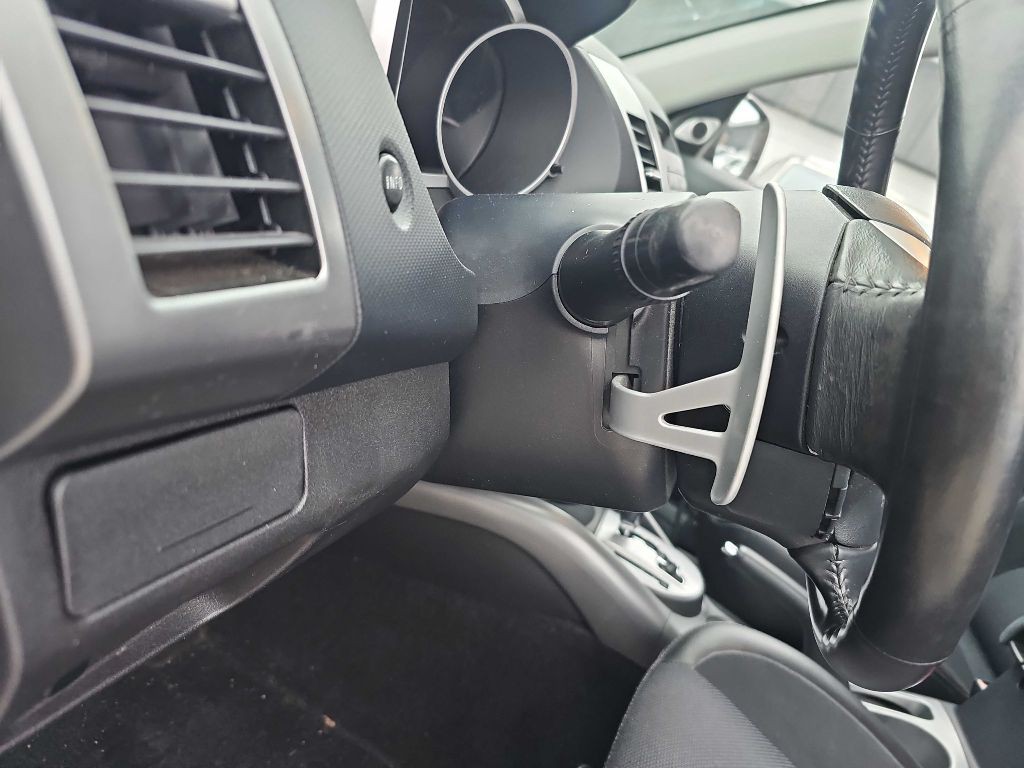 2009 Mitsubishi Outlander Image 28