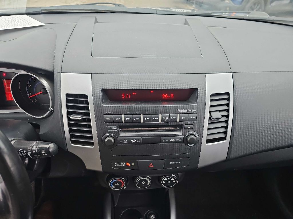 2009 Mitsubishi Outlander Image 34