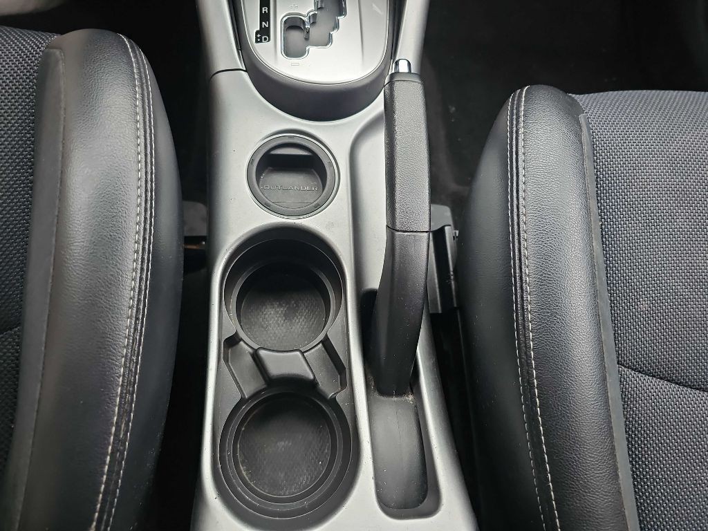 2009 Mitsubishi Outlander Image 39