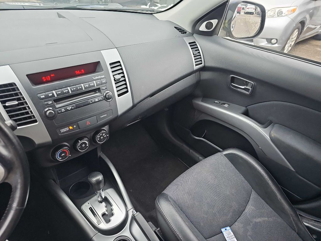 2009 Mitsubishi Outlander Image 45