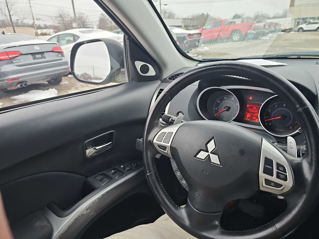 2009 Mitsubishi Outlander Image 46