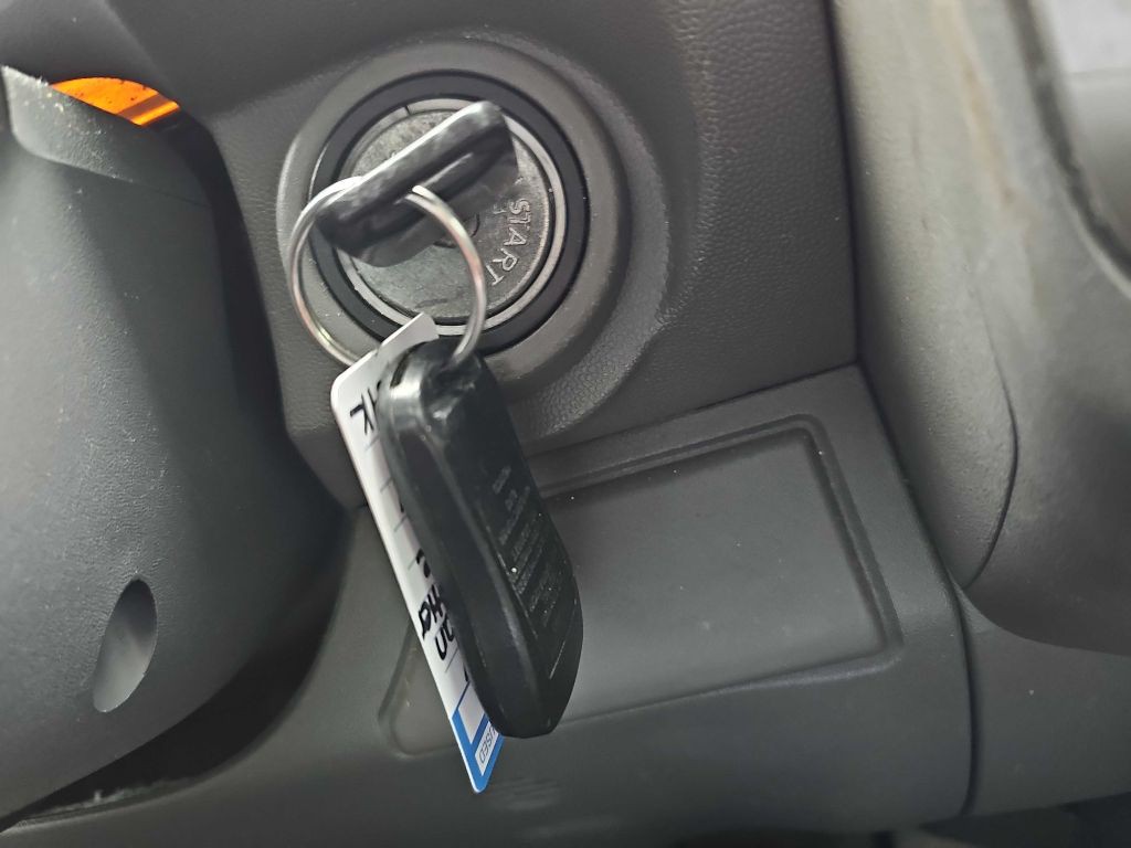 2017 Nissan Frontier Image 40