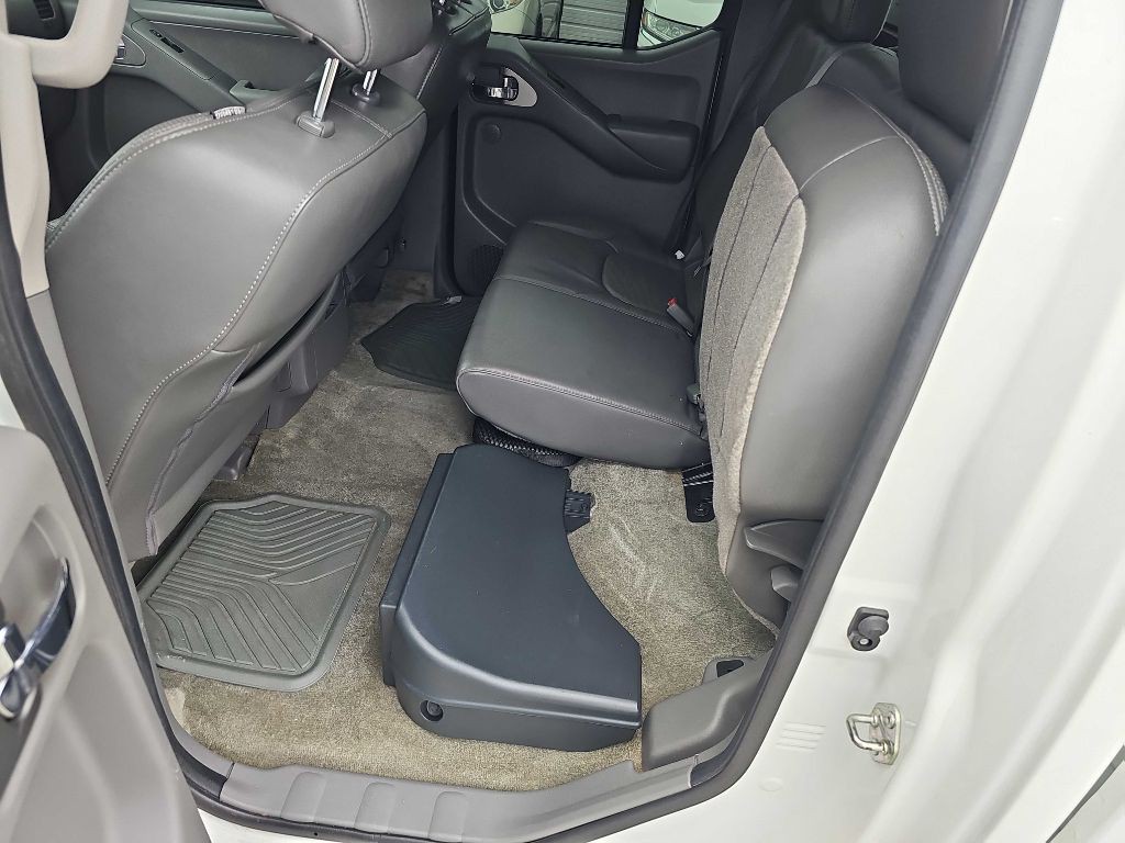 2017 Nissan Frontier Image 62