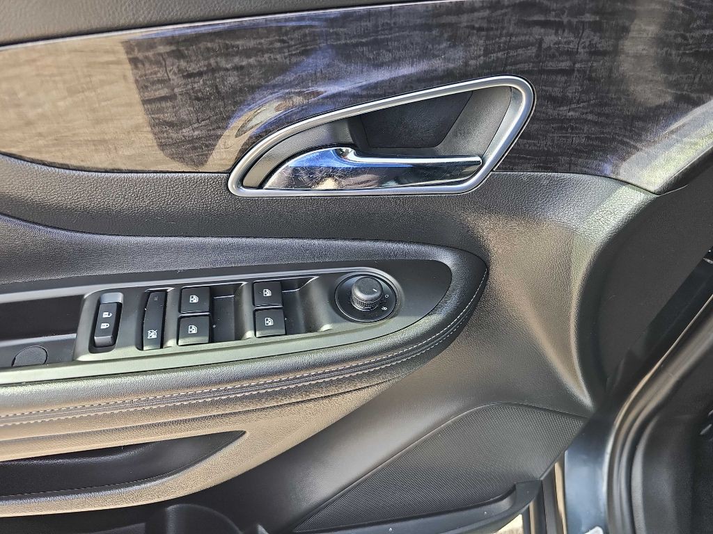 2016 Buick Enclave Image 30