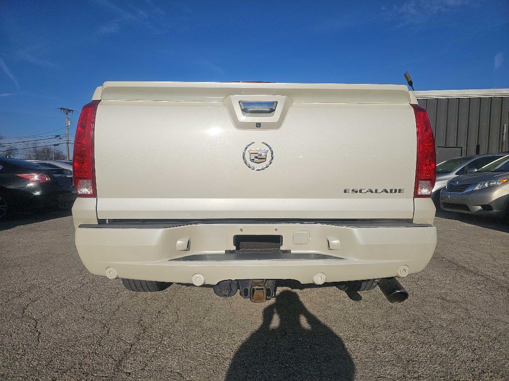 2012 Cadillac Escalade Image 10