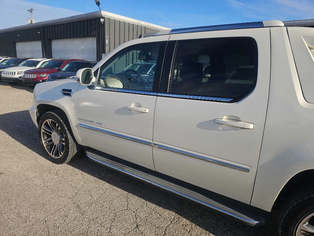 2012 Cadillac Escalade Image 19