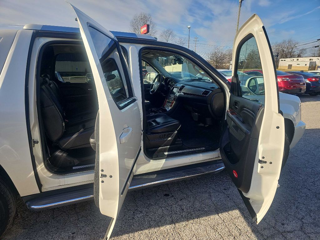 2012 Cadillac Escalade Image 20