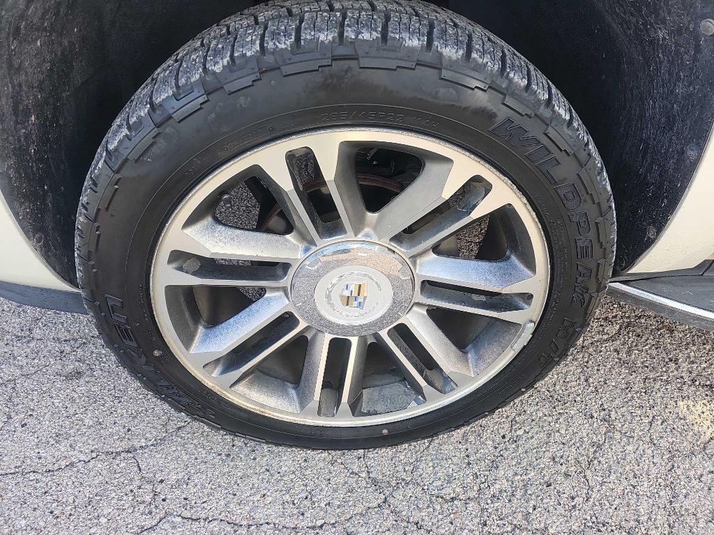 2012 Cadillac Escalade Image 38