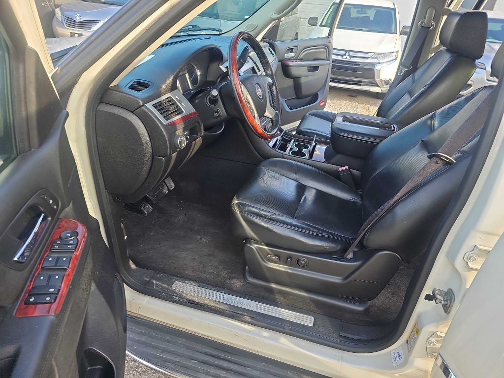 2012 Cadillac Escalade Image 40