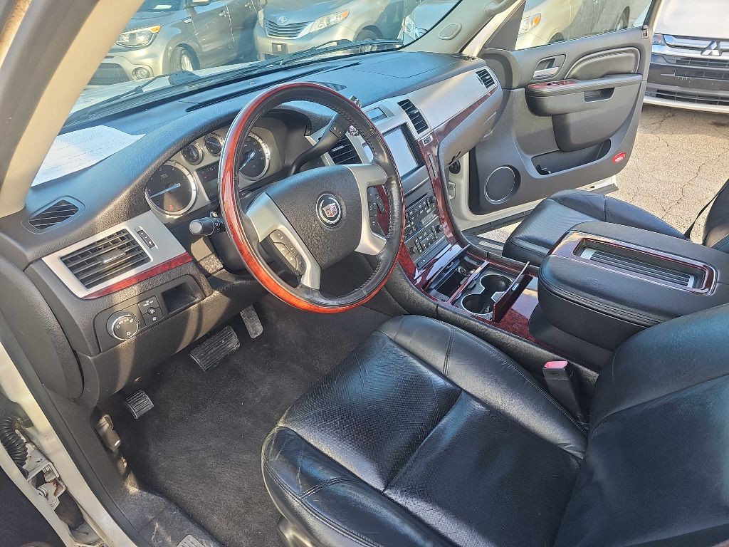 2012 Cadillac Escalade Image 43