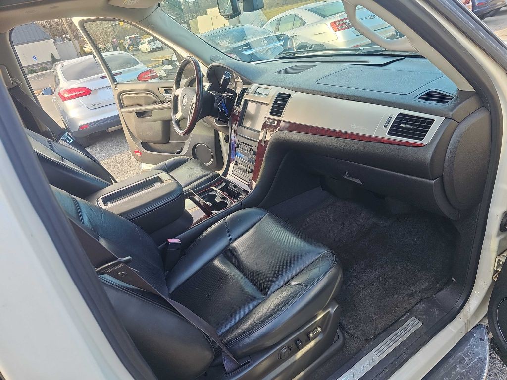 2012 Cadillac Escalade Image 44