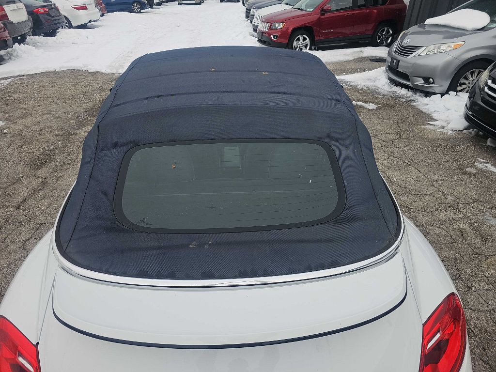 2016 Volkswagen Beetle Image 24